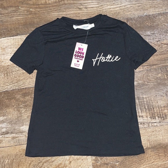 NWT Weekend Edition Black Tight T-Shirt With “Hottie” Written In White - Picture 3 of 14